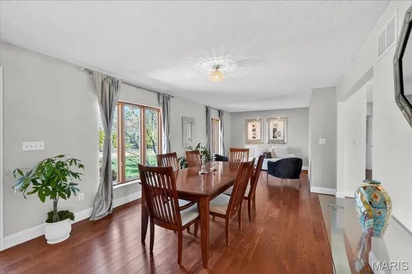 $725,000 | 790 Villa Gran Way, Fenton, MO 63026