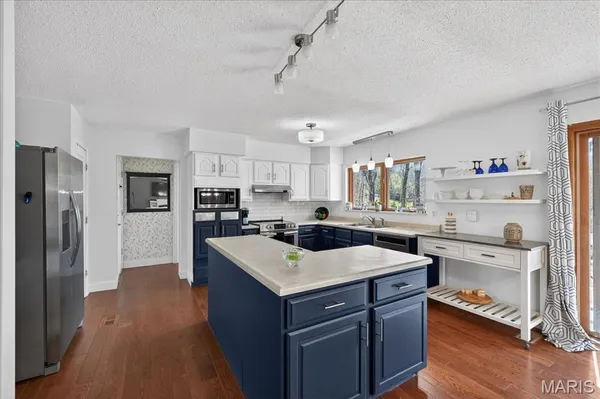 $725,000 | 790 Villa Gran Way, Fenton, MO 63026