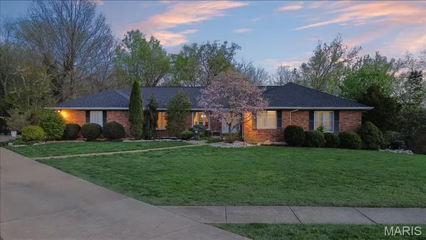 $725,000 | 790 Villa Gran Way, Fenton, MO 63026