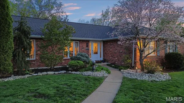 $725,000 | 790 Villa Gran Way, Fenton, MO 63026