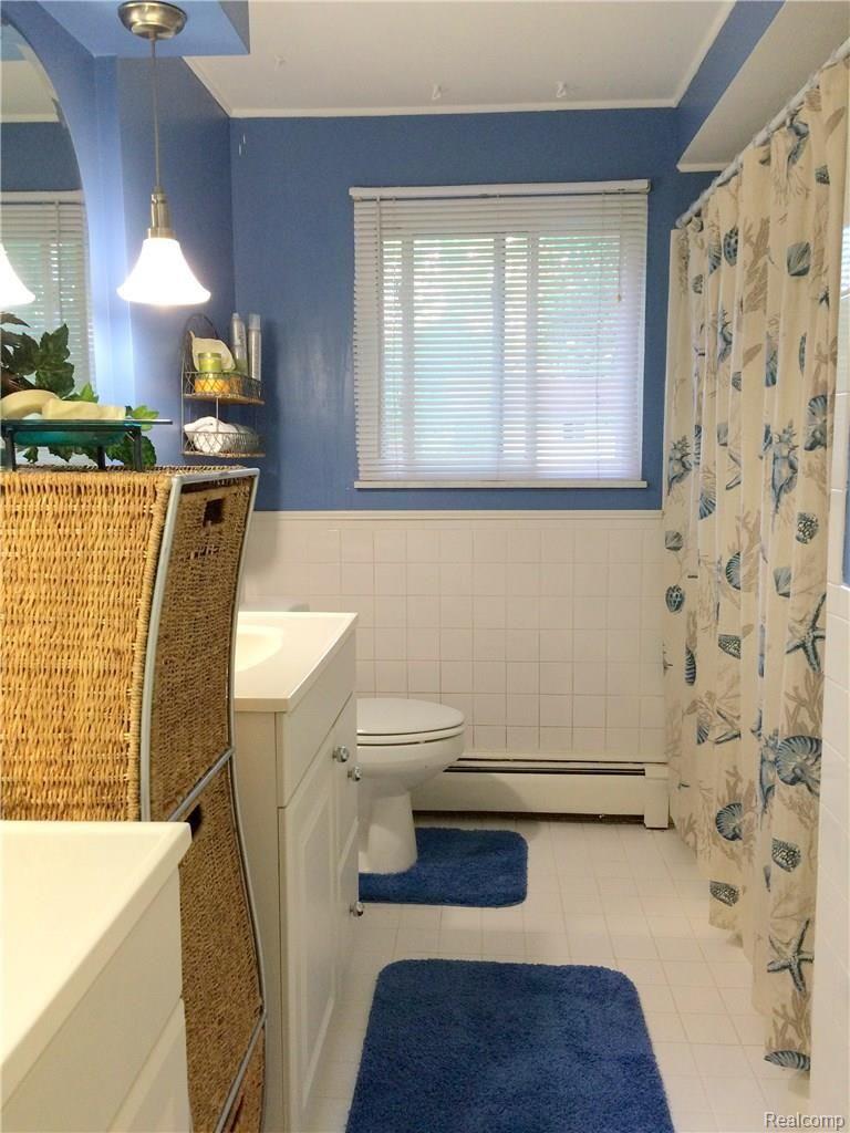 18720 Millar Road Clinton Township, MI 48036 - Photo 14 of 20 millar bath.jpg