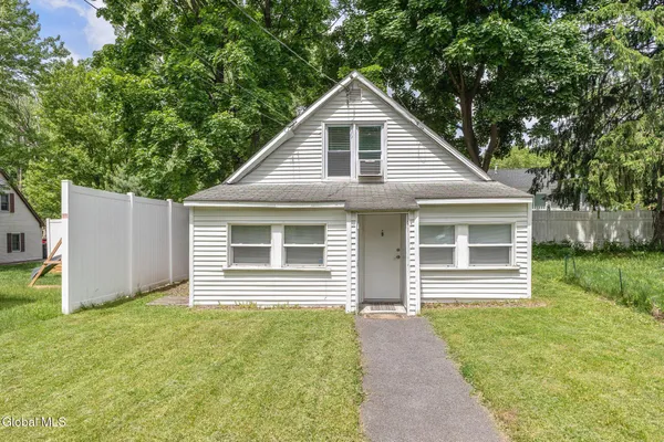 $179,900 | 9 Kellogg Avenue, Colonie, NY 12304