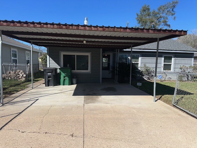 5425 Bataan Road Houston, TX 77033 - Photo 2 of 11 Covered Car Port