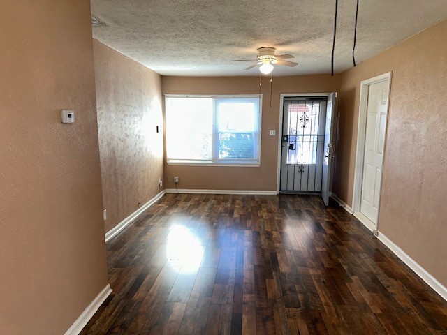 5425 Bataan Road Houston, TX 77033 - Photo 3 of 11 Entry Way