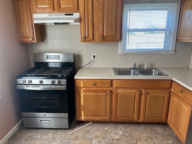 5425 Bataan Road Houston, TX 77033 - Photo 5 of 11 Kitchen