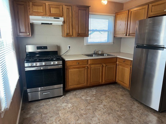 5425 Bataan Road Houston, TX 77033 - Photo 6 of 11 Kitchen