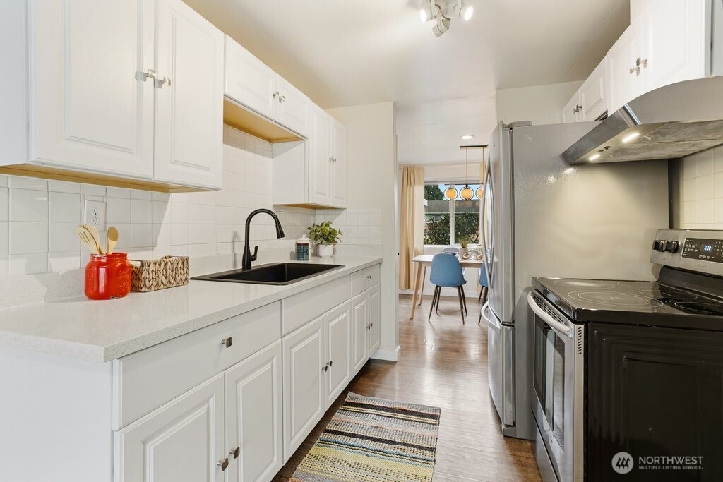 12214 4th Avenue Southwest Seattle, WA 98146 - Photo 13 of 33