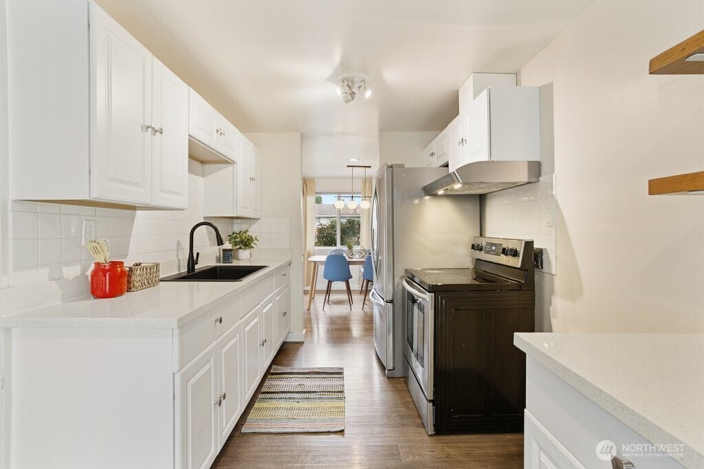 12214 4th Avenue Southwest Seattle, WA 98146 - Photo 14 of 33