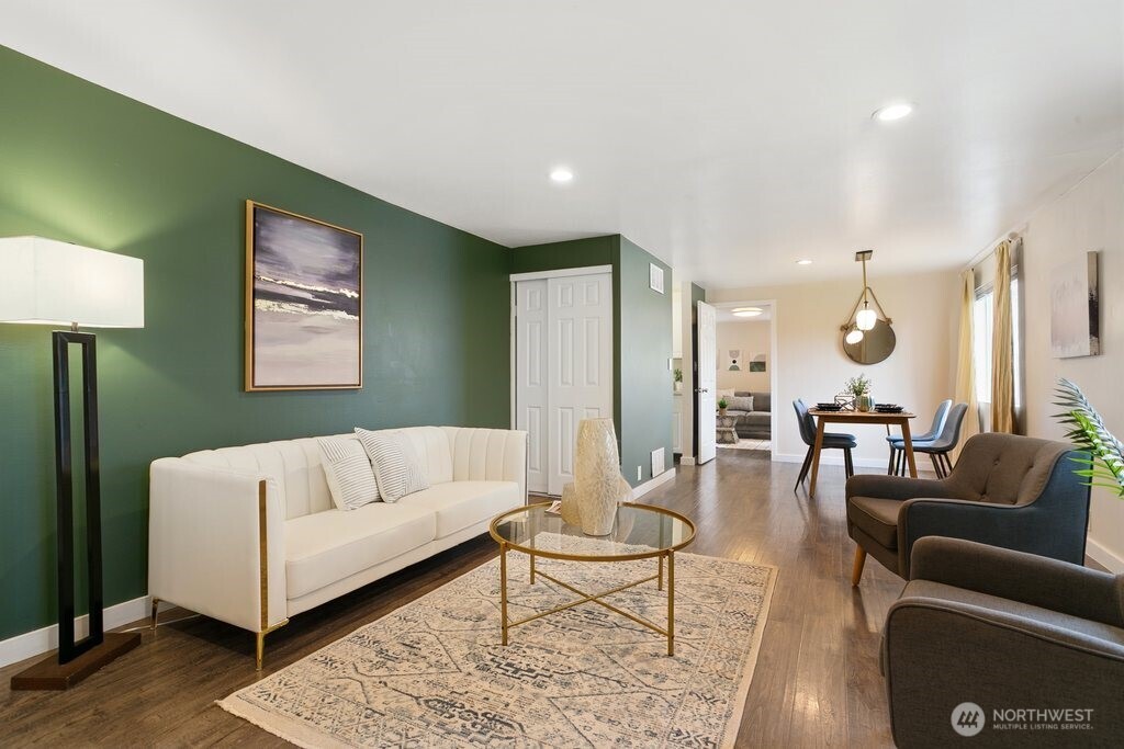 12214 4th Avenue Southwest Seattle, WA 98146 - Photo 2 of 33