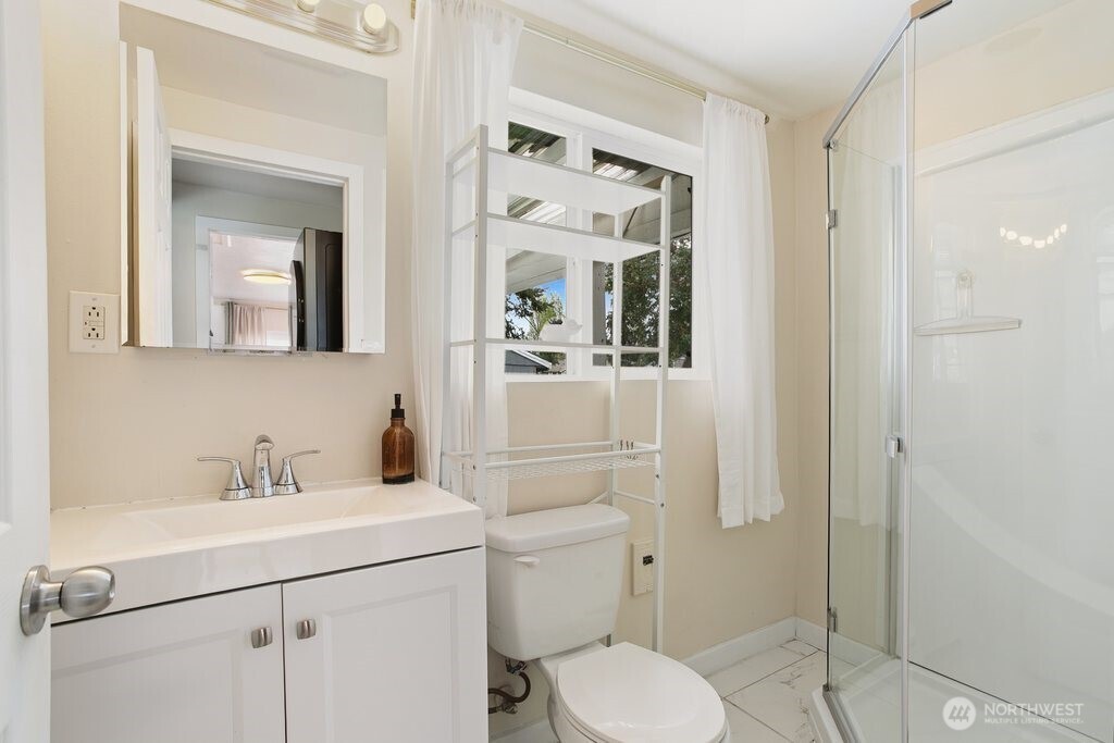 12214 4th Avenue Southwest Seattle, WA 98146 - Photo 26 of 33
