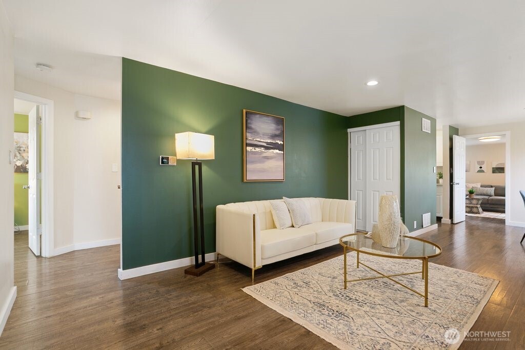 12214 4th Avenue Southwest Seattle, WA 98146 - Photo 4 of 33