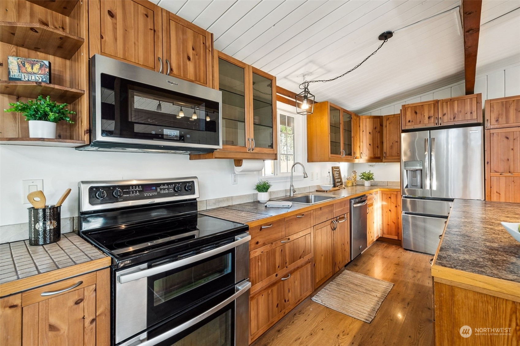 6806 Southeast 8th Street Renton, WA 98059 - Photo 12 of 32