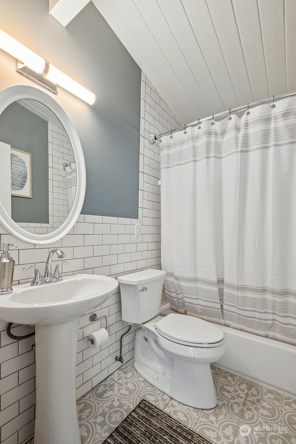 6806 Southeast 8th Street Renton, WA 98059 - Photo 16 of 32