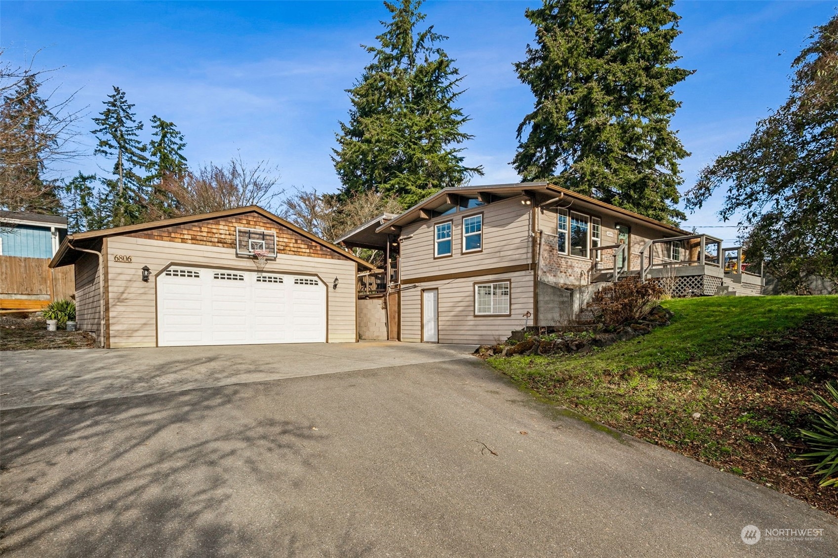 6806 Southeast 8th Street Renton, WA 98059 - Photo 2 of 32