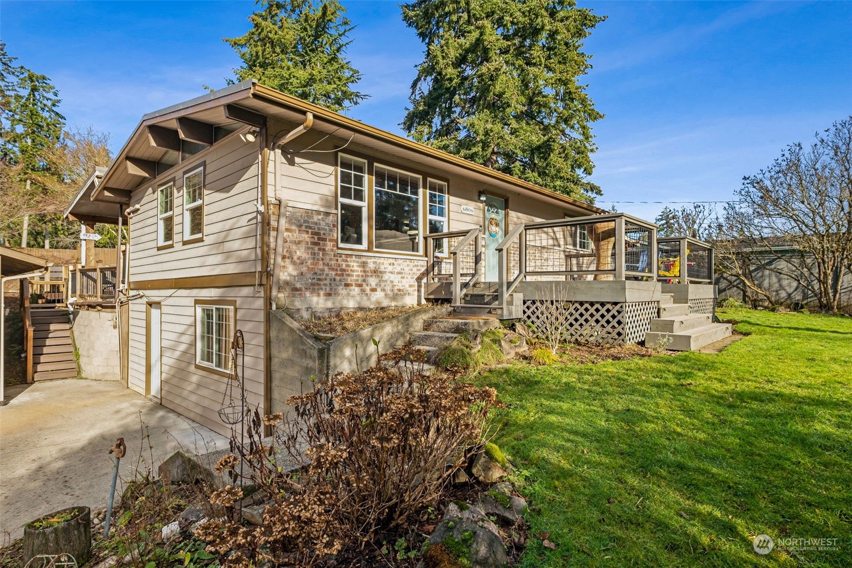 6806 Southeast 8th Street Renton, WA 98059 - Photo 4 of 32
