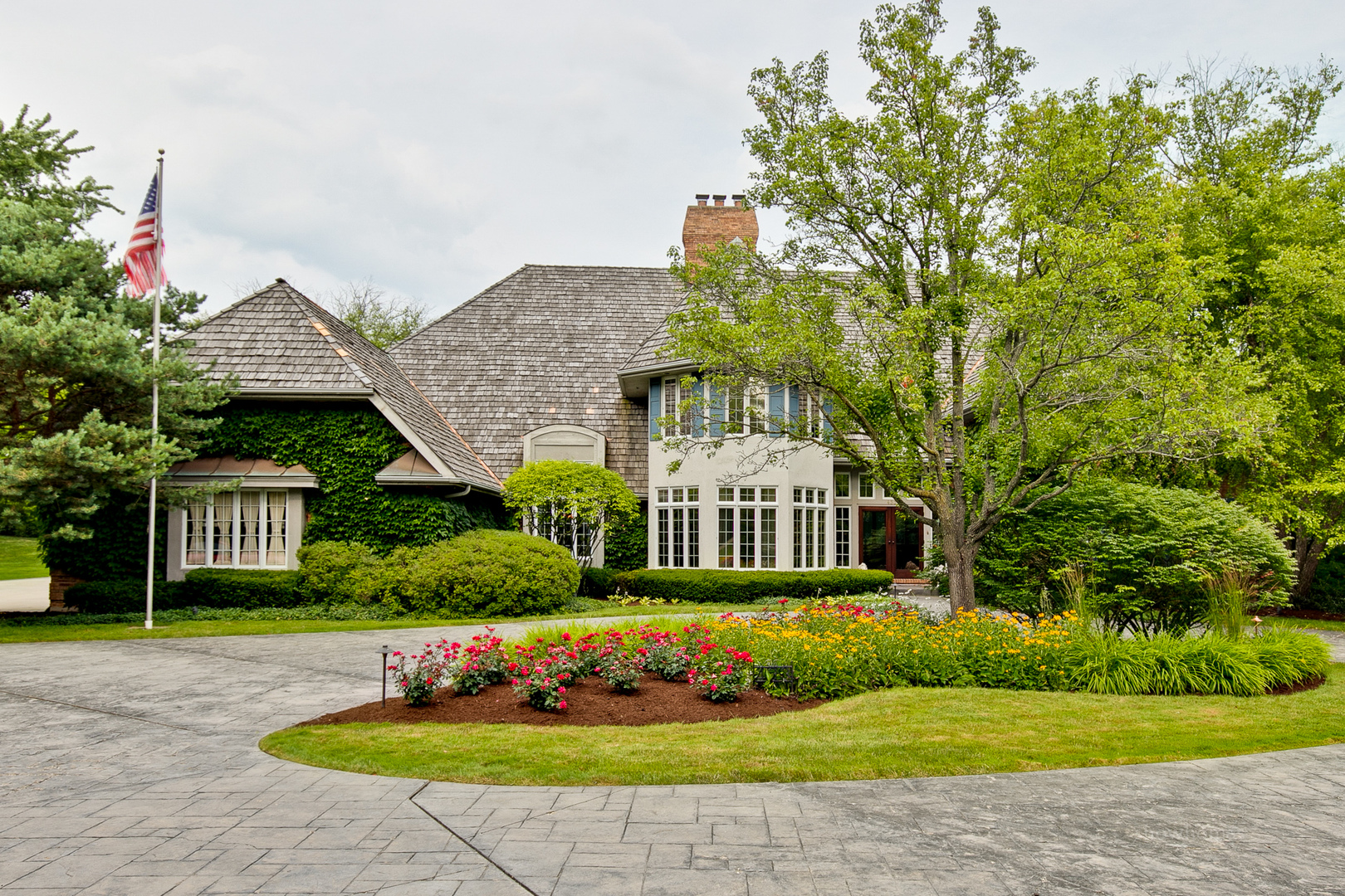433 South Ridge Road Lake Forest, IL 60045 - Photo 1 of 49 a front view of a house with a yard