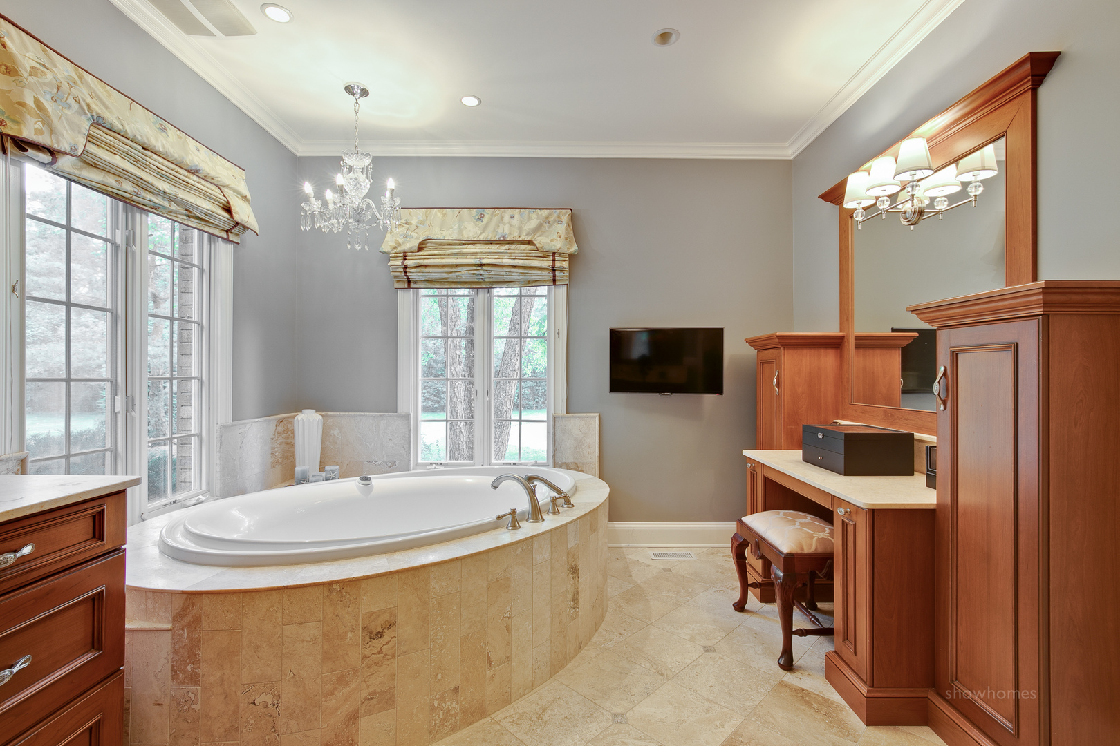 433 South Ridge Road Lake Forest, IL 60045 - Photo 22 of 49 a bathroom with a tub sink and mirror