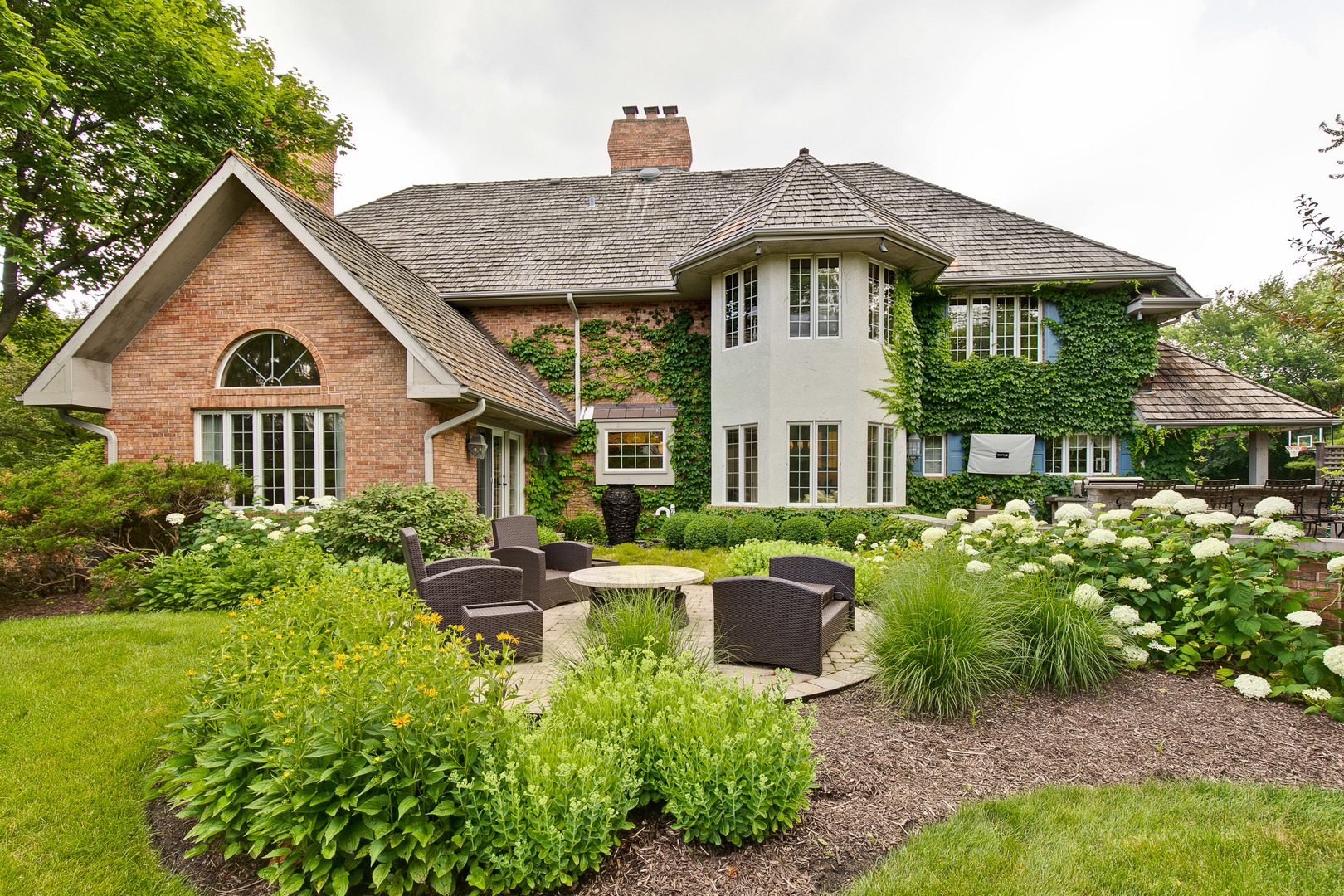 433 South Ridge Road Lake Forest, IL 60045 - Photo 48 of 49 a front view of a house with garden