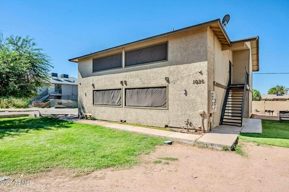 1826 N Spring, Unit 201 Mesa, AZ 85203 - Photo 16 of 17 a view of a house with backyard and sitting area