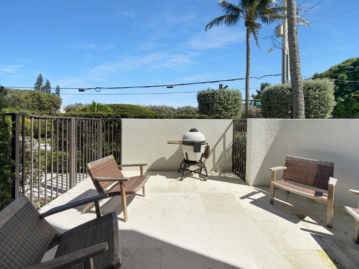 800 North Ocean Boulevard, Unit 4 Delray Beach, FL 33483 - Photo 23 of 30 a roof deck with table and chairs