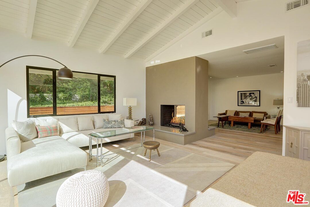 1633 Queens Road Los Angeles, CA 90069 - Photo 3 of 32