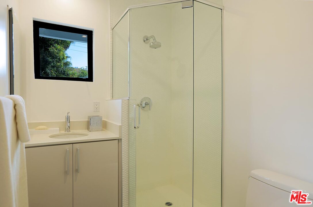 1633 Queens Road Los Angeles, CA 90069 - Photo 23 of 32