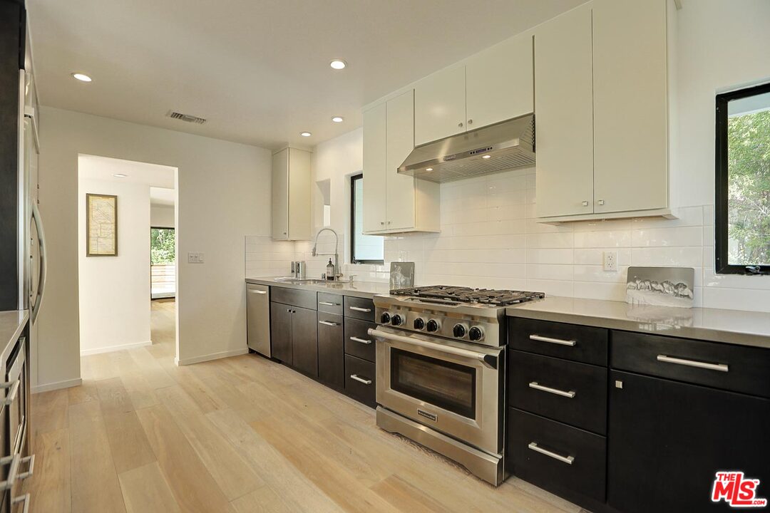 1633 Queens Road Los Angeles, CA 90069 - Photo 10 of 32