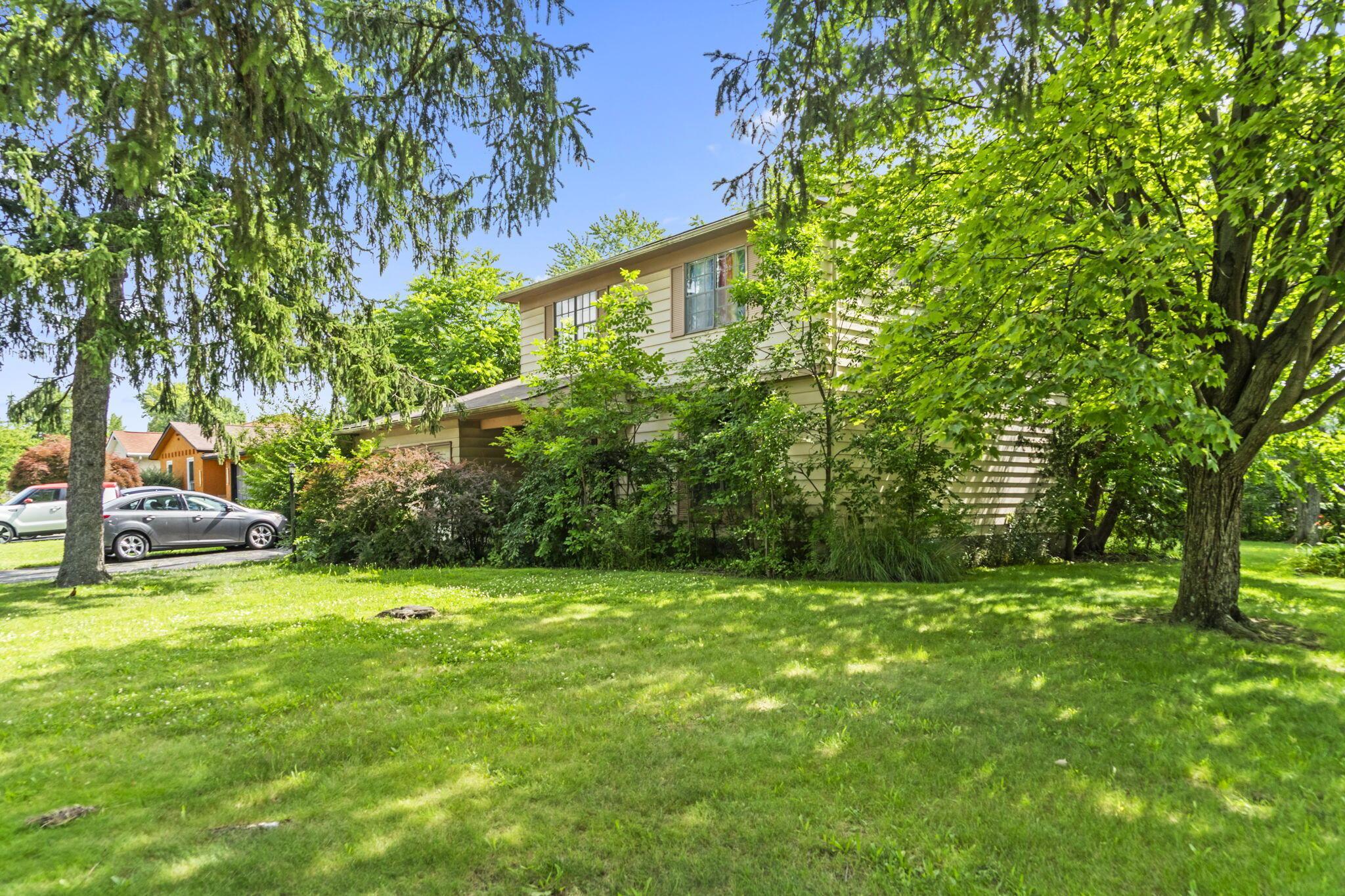 4958 Shadycrest Road Columbus, OH 43229 - Photo 10 of 13 10-web-or-mls-DSC07453