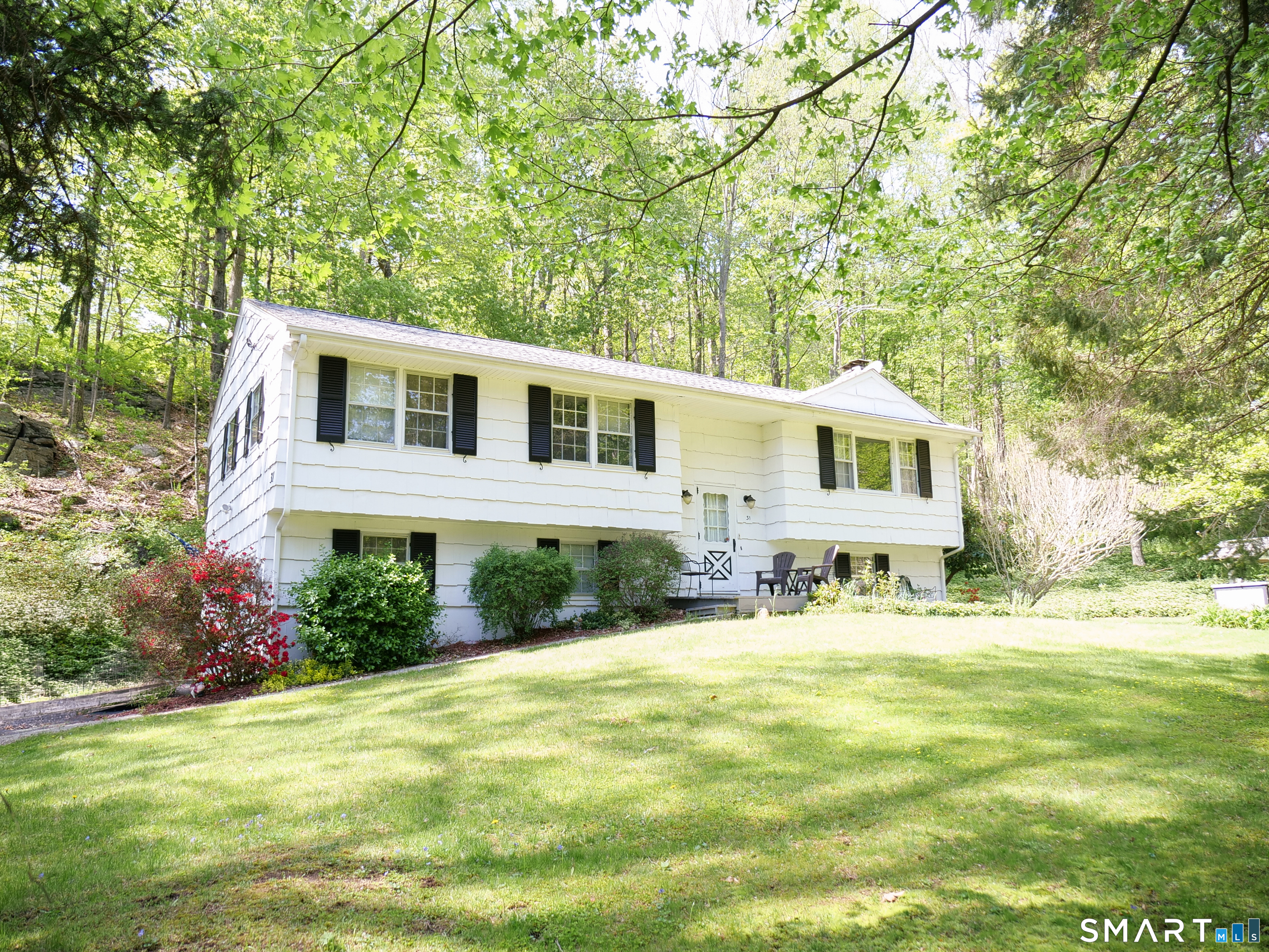 31 Longview Drive Ridgefield, CT 06877 - Photo 3 of 36