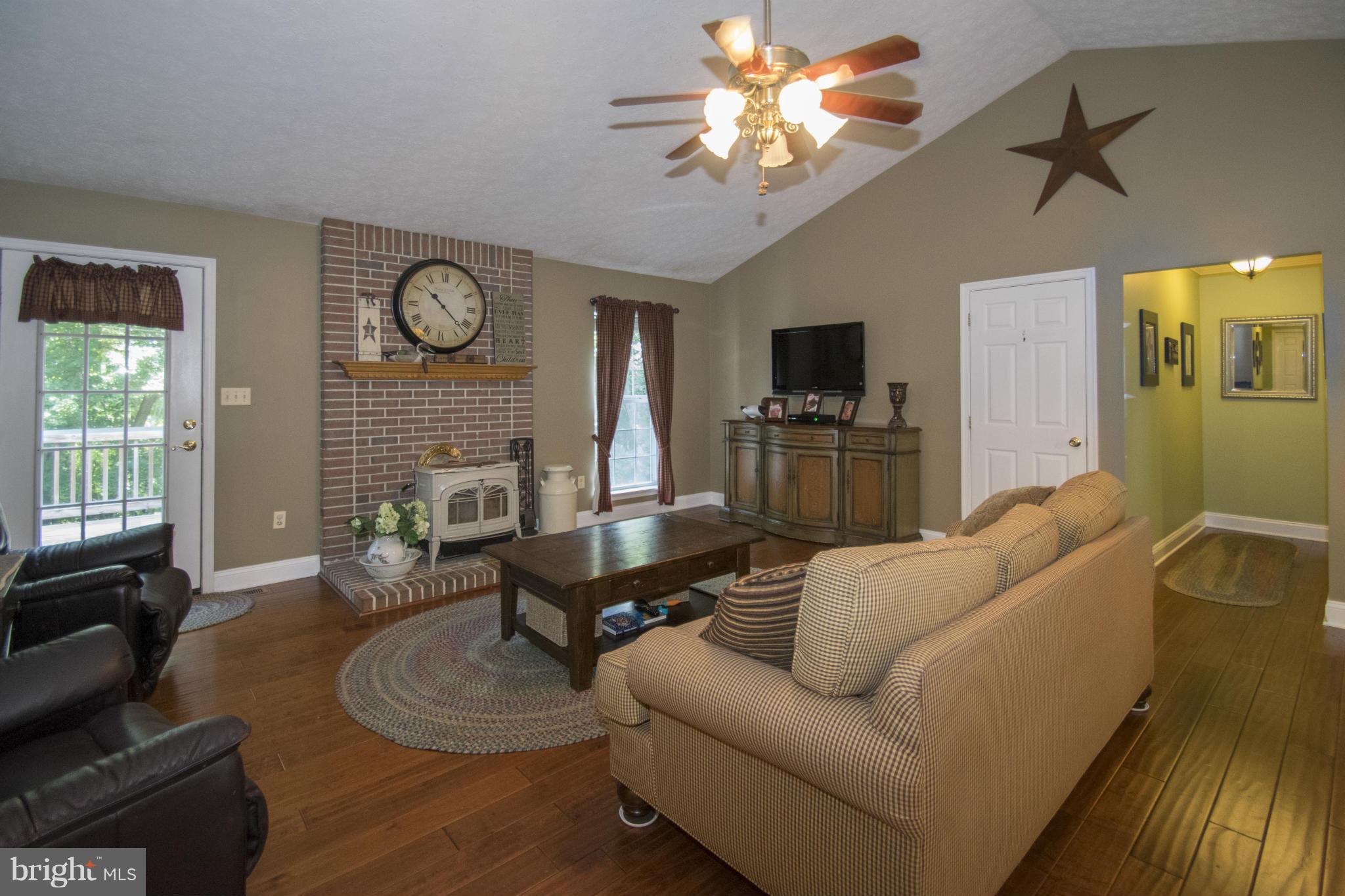 2204 Harkins Road Pylesville, MD 21132 - Photo 8 of 28 Living Room