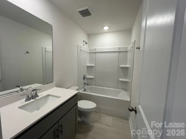 $1,895 | 1524 31st Street Northeast, Unit 34, Conover, NC 28613