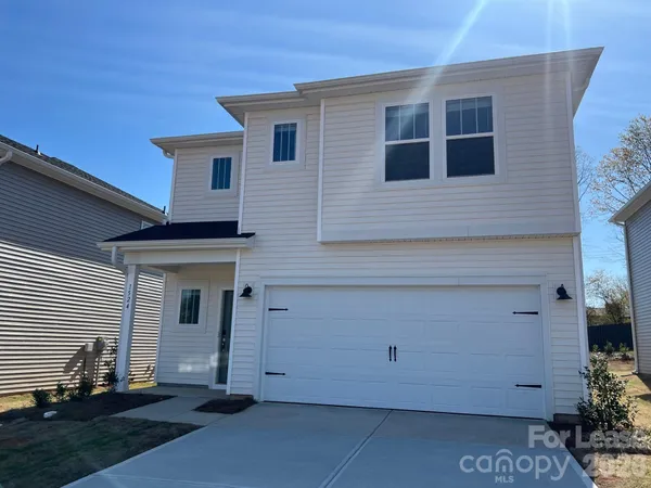 $1,895 | 1524 31st Street Northeast, Unit 34, Conover, NC 28613