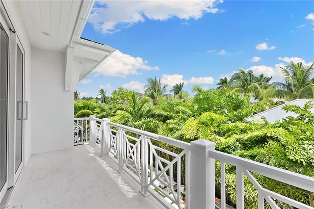 $11,900,000 | 2131 Marina Drive, Naples, FL 34102