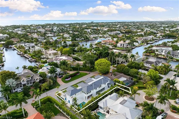 $10,900,000 | 2131 Marina Drive, Naples, FL 34102