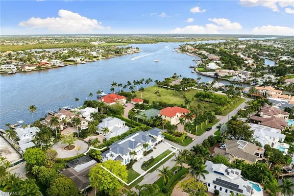 $10,900,000 | 2131 Marina Drive, Naples, FL 34102