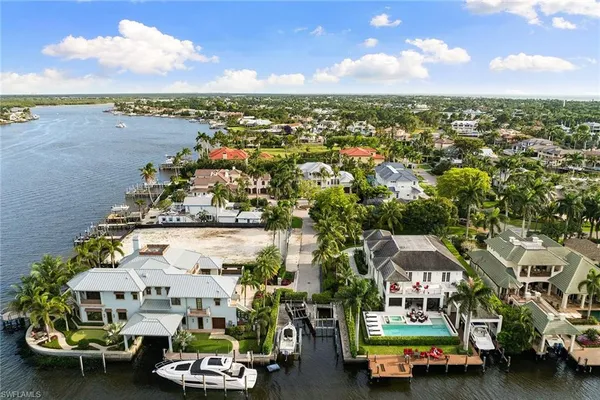 $10,900,000 | 2131 Marina Drive, Naples, FL 34102