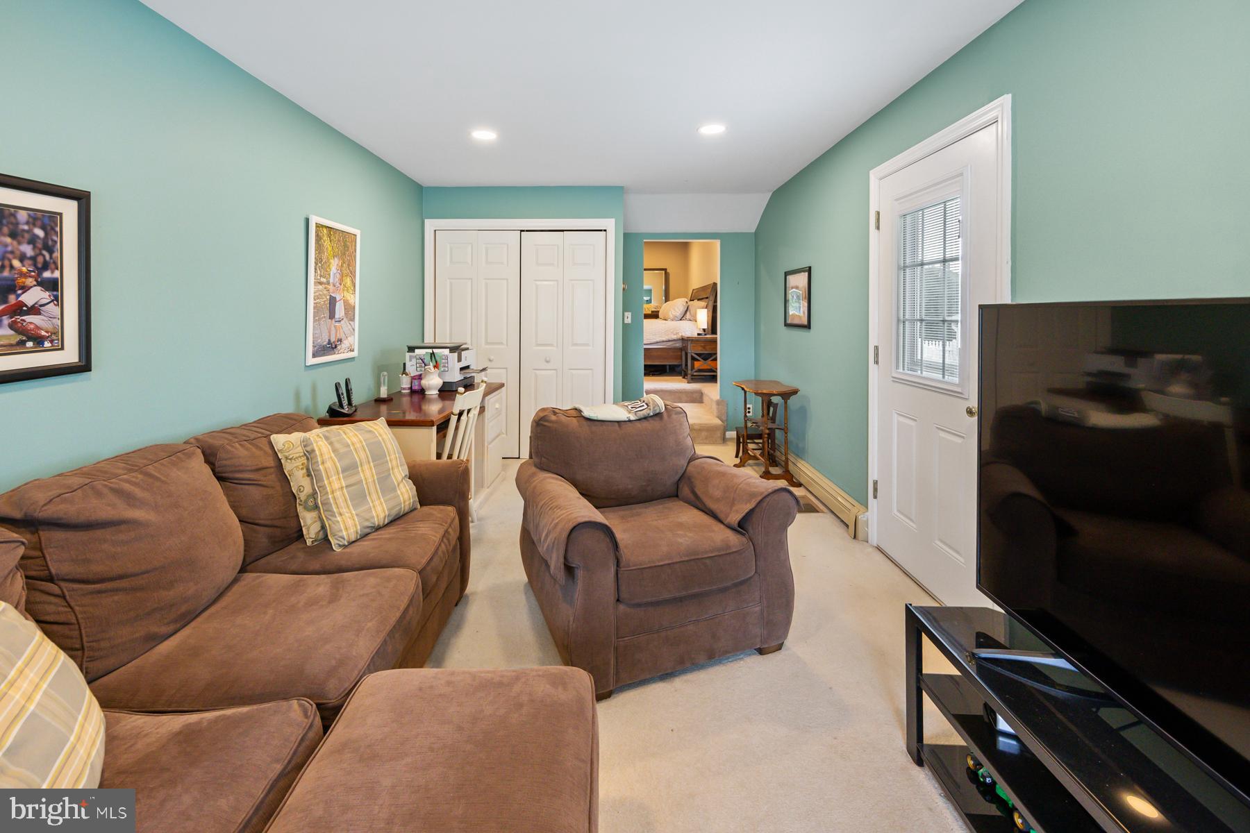 112 Hempstead Road Hamilton, NJ 08610 - Photo 29 of 40 Sitting Room in primary suite