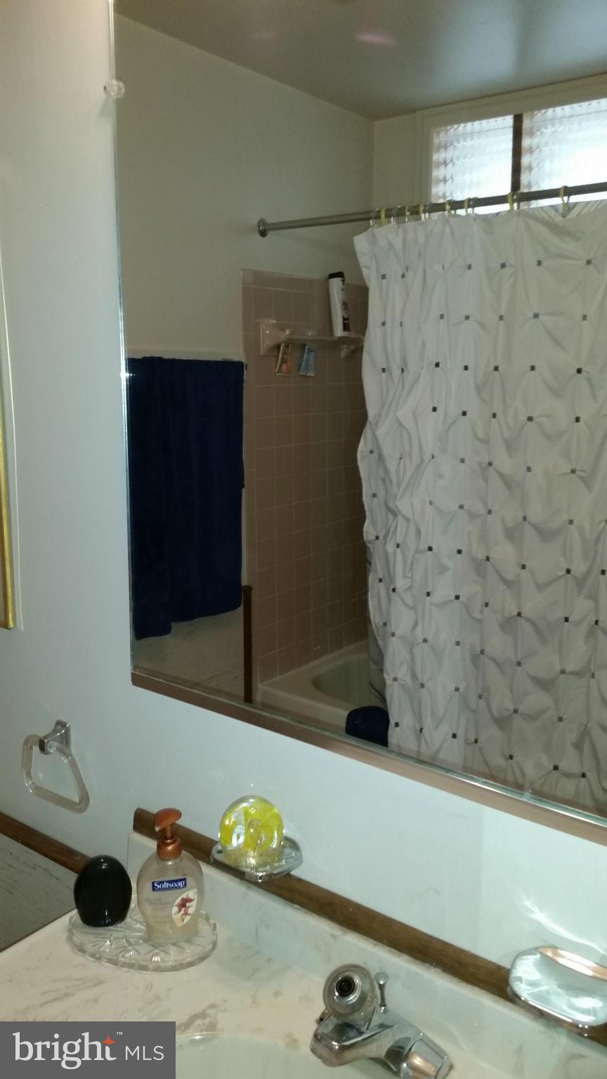 9255 Bellbeck Road Baltimore, MD 21234 - Photo 15 of 19 Bath