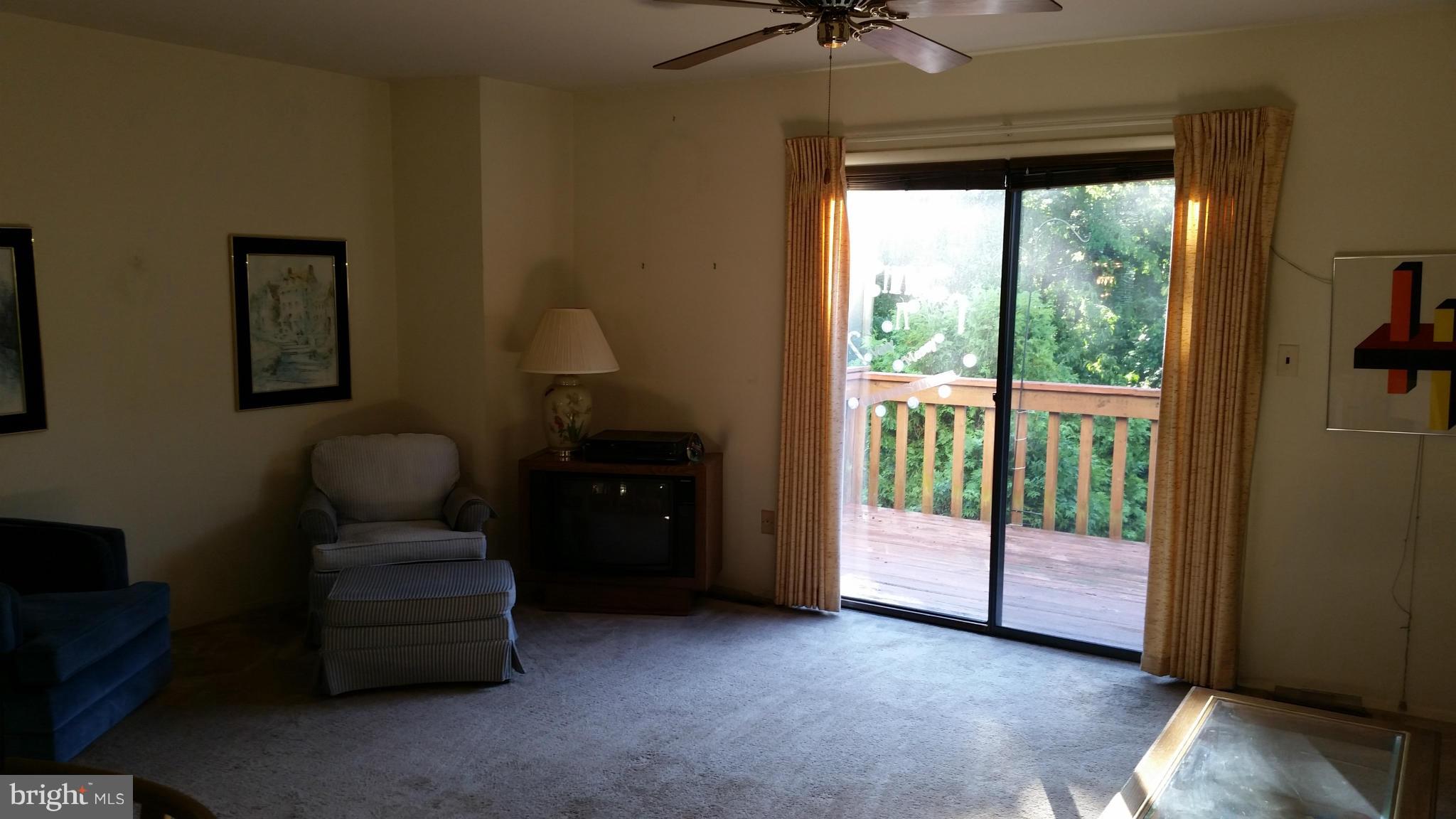 9255 Bellbeck Road Baltimore, MD 21234 - Photo 3 of 19 Living Room