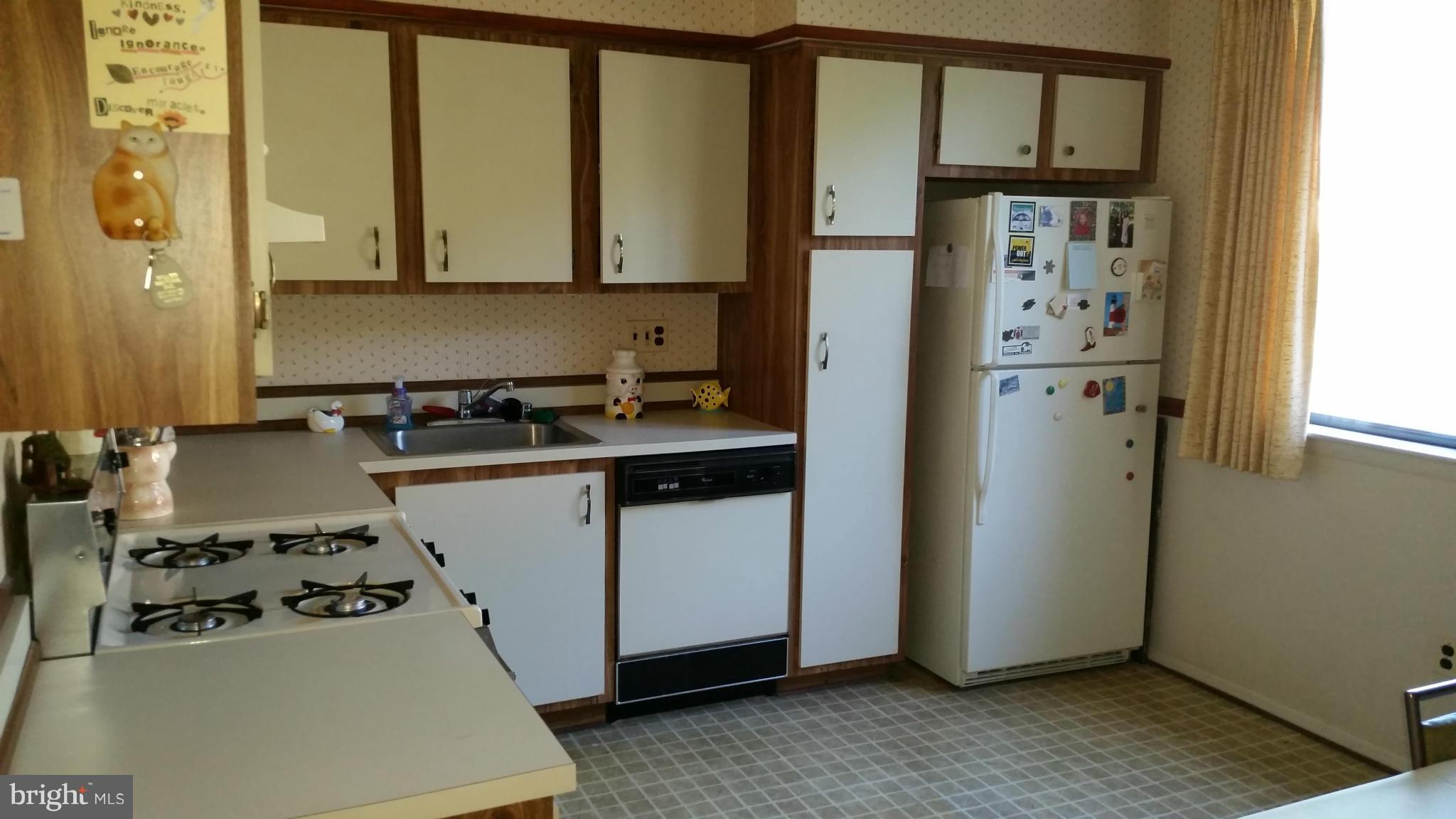 9255 Bellbeck Road Baltimore, MD 21234 - Photo 6 of 19 Kitchen