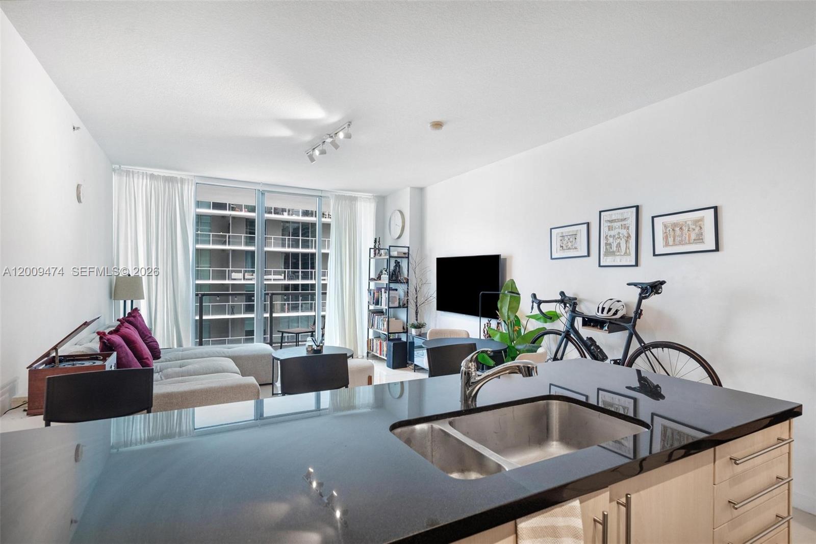 79 Southwest 12th Street, Unit 2908S Miami, FL 33130 - Photo 9 of 32