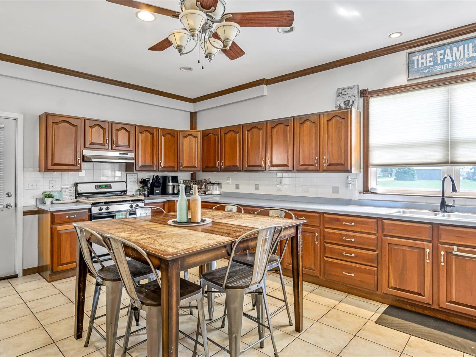 236 Main Street Fults, IL 62244 - Photo 8 of 20