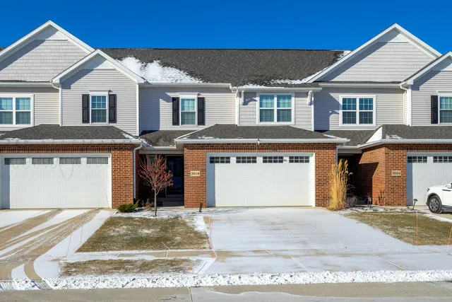 $399,900 | 3918 Orchard Drive, Bettendorf, IA 52722