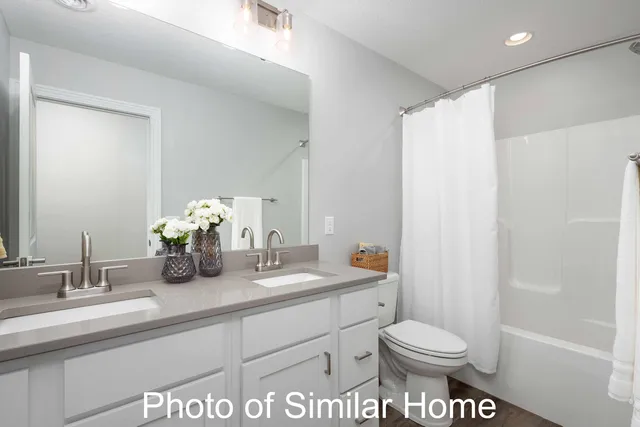 $399,900 | 3918 Orchard Drive, Bettendorf, IA 52722