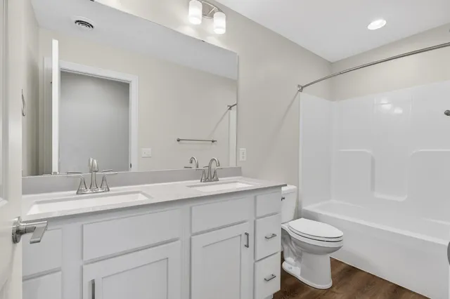 $399,900 | 3918 Orchard Drive, Bettendorf, IA 52722