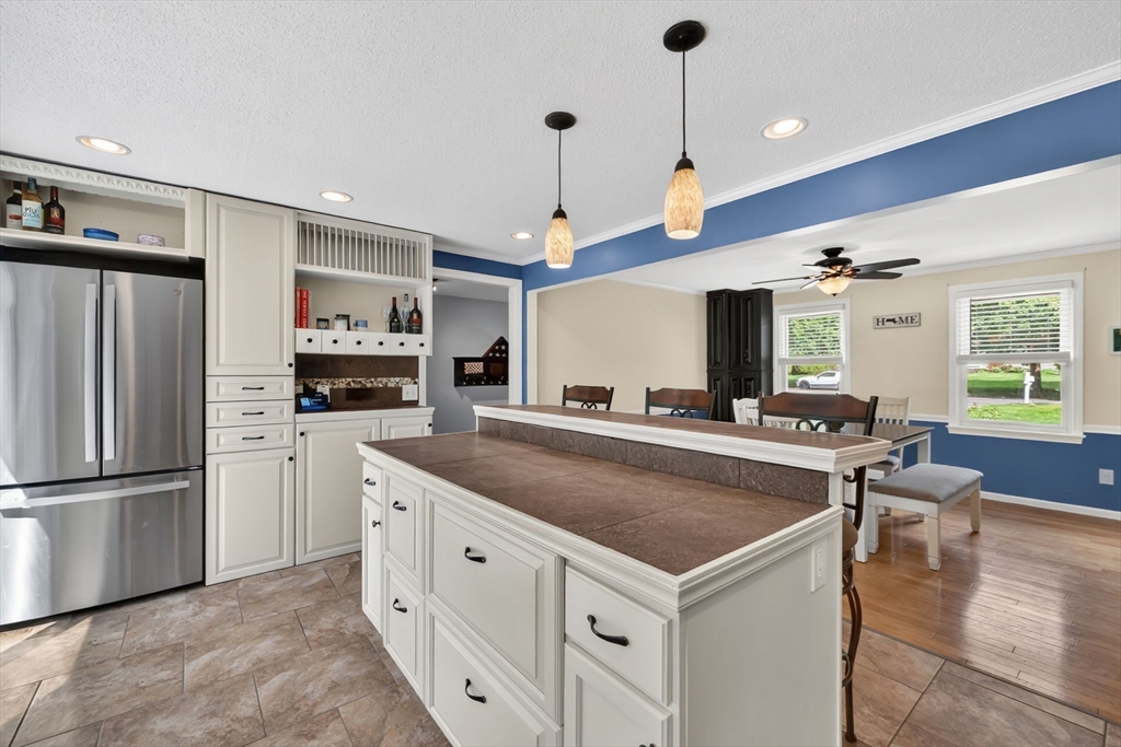 51 Lantern Lane West Springfield, MA 01089 - Photo 13 of 42