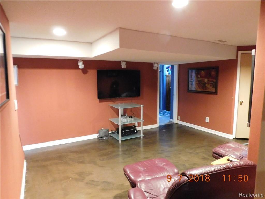 37335 Chesapeake Road Farmington Hills, MI 48335 - Photo 37 of 48