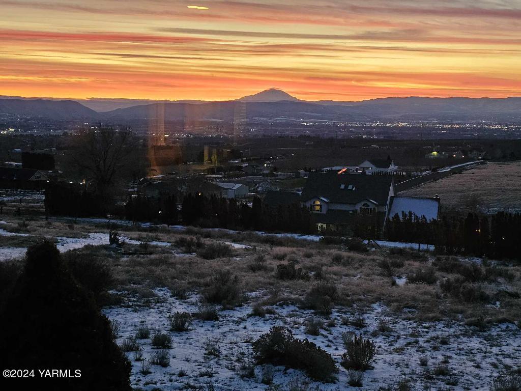 950 St Hilaire Road Yakima, WA 98901 - Photo 54 of 55 a view of city with mountain