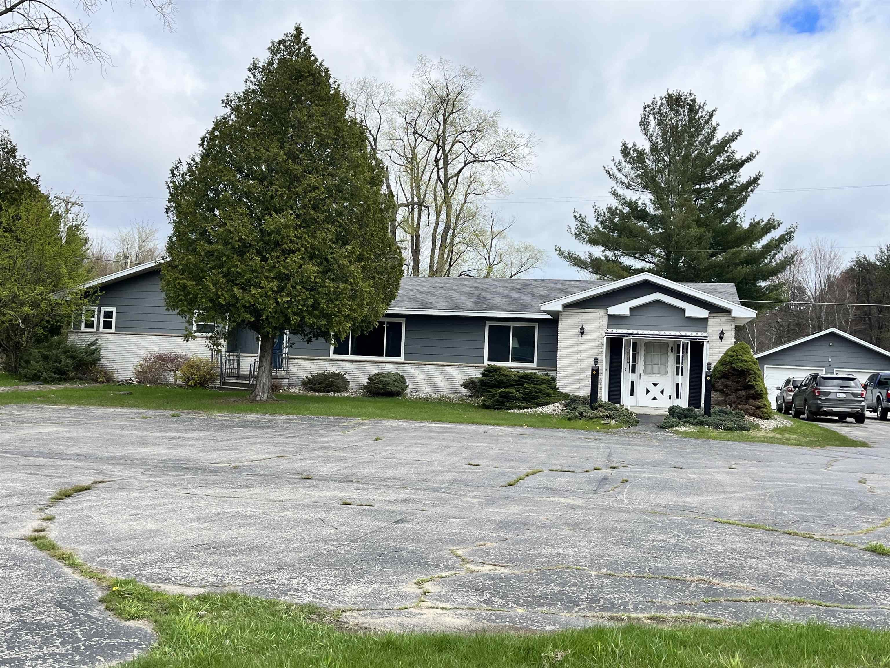 5667 South Huron Road Pinconning, MI 48650 - Photo 1 of 29 Gallery Image 1