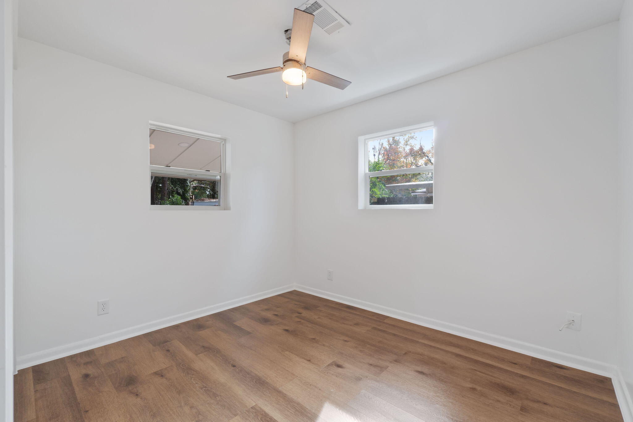630 Shrewsbury Road Mary Esther, FL 32569 - Photo 27 of 39 an empty room with a window